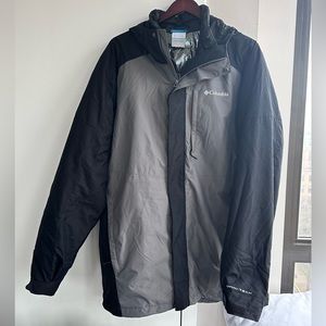 Men’s Columbia Titanium winter coat. Very wam. Size. Large Tall. I am 6’4’’.